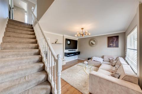 2 bedroom end of terrace house for sale, Queens Gardens, Dartford