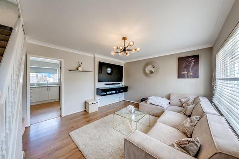 2 bedroom end of terrace house for sale, Queens Gardens, Dartford