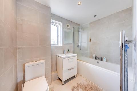 2 bedroom end of terrace house for sale, Queens Gardens, Dartford