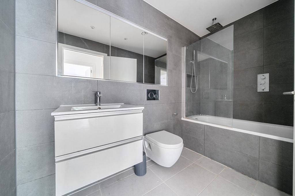 House in Croydon - View 3