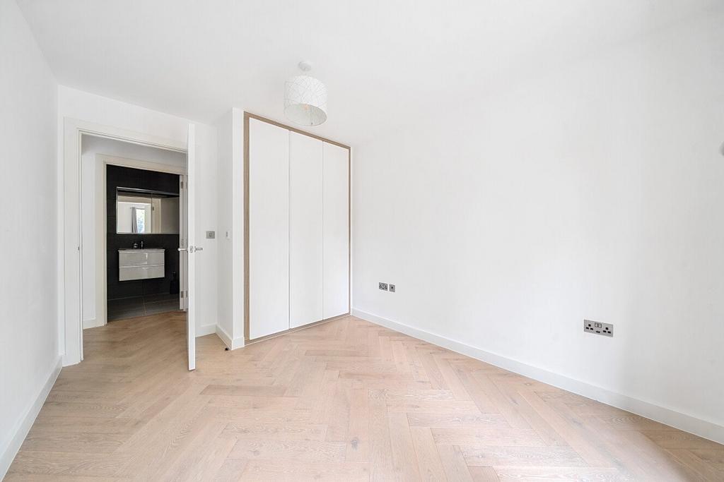 House in Croydon - More