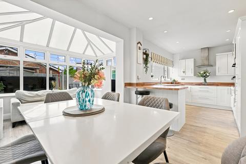 4 bedroom terraced house for sale, Rectory Road, Rochford, SS4