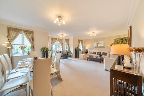 3 bedroom flat for sale, Hive Road, Bushey WD23