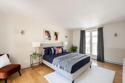 2 bedroom flat to rent, Kensington Gardens Square, London W2