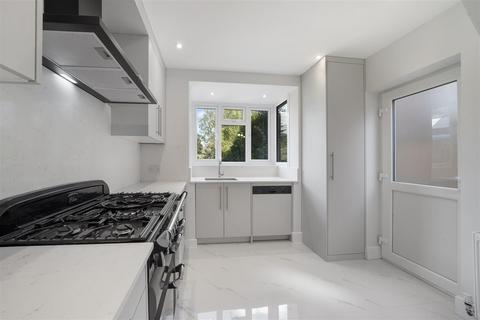 4 bedroom detached house to rent, Littleton Road, Harrow