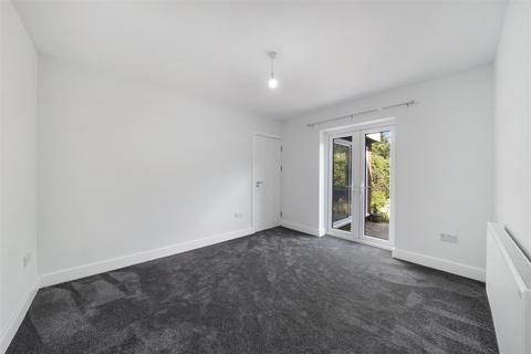 4 bedroom detached house to rent, Littleton Road, Harrow