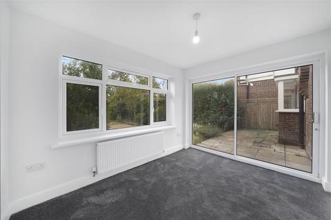 4 bedroom detached house to rent, Littleton Road, Harrow