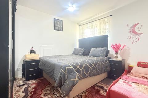 2 bedroom apartment to rent, Connell Crescent, LONDON