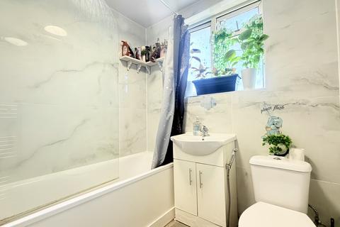 2 bedroom apartment to rent, Connell Crescent, LONDON