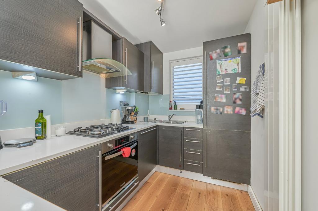 Apartment in Clapham - View 3