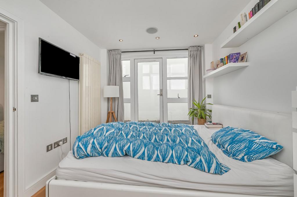 Apartment in Clapham - View 5