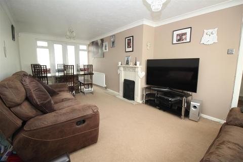 3 bedroom house to rent, Denchers Plat, Crawley, West Sussex. RH11 7TR