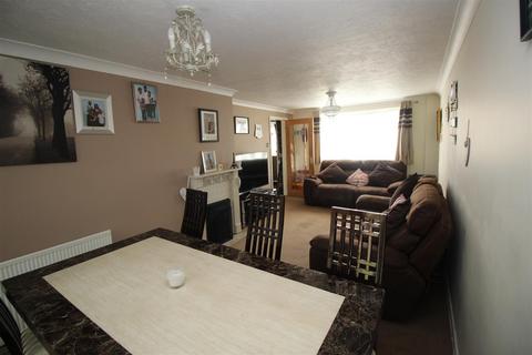 3 bedroom house to rent, Denchers Plat, Crawley, West Sussex. RH11 7TR