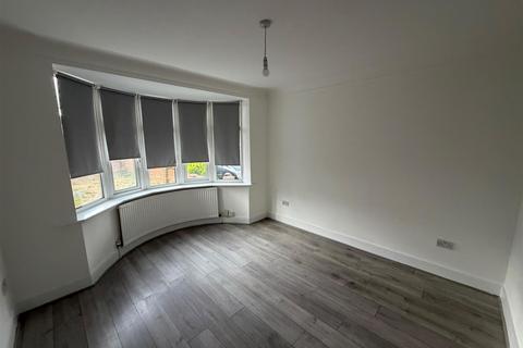 5 bedroom end of terrace house to rent, Grosvenor Road, Dagenham