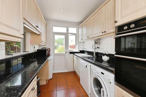 4 bedroom end of terrace house for sale, Cavendish Gardens, Barking