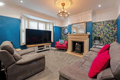 3 bedroom semi-detached house for sale, Kingsley Avenue, Kettering, NN16 9ES