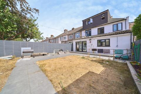 6 bedroom terraced house for sale, Cavendish Gardens, Barking