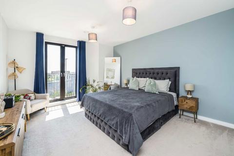 2 bedroom flat for sale, Maurice Browne Avenue, London NW7