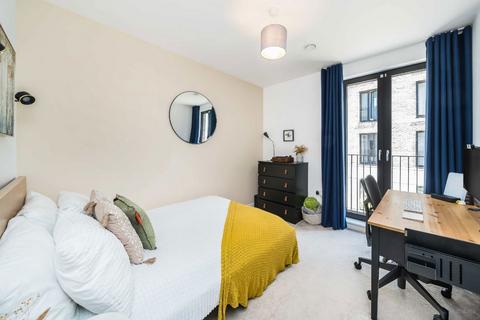 2 bedroom flat for sale, Maurice Browne Avenue, London NW7