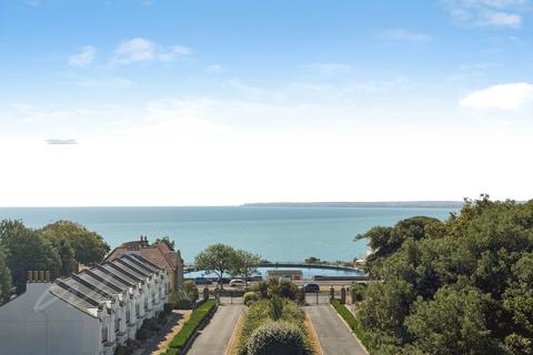 2 bedroom apartment to rent, Pegwell Road Ramsgate CT11