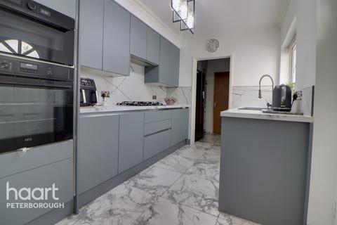 3 bedroom terraced house to rent, Midland Road, PETERBOROUGH