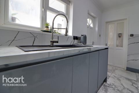 3 bedroom terraced house to rent, Midland Road, PETERBOROUGH