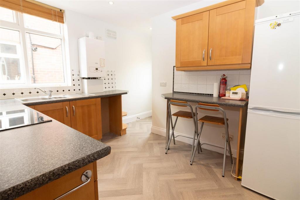 Apartment in Newcastle upon Tyne, High Heaton - View 3