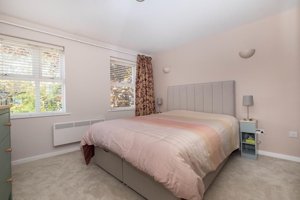 Apartment in London - View 5