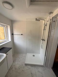 2 bedroom terraced house to rent, Kingsland Road, London
