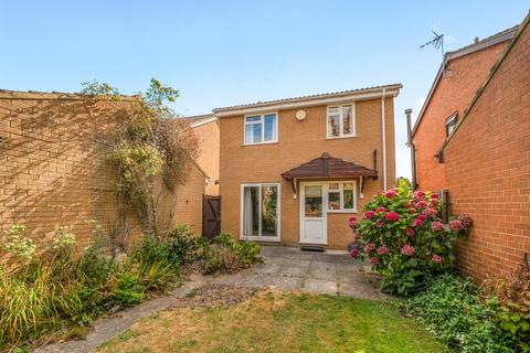 4 bedroom detached house for sale, Truro Gardens, Flitwick, MK45