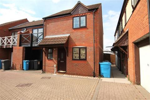2 bedroom semi-detached house to rent, Boatswain Croft, HU1