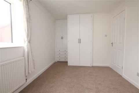 2 bedroom semi-detached house to rent, Boatswain Croft, HU1