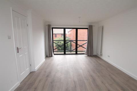 2 bedroom semi-detached house to rent, Boatswain Croft, HU1