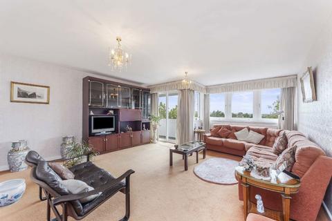 3 bedroom flat for sale, Ballards Lane, London N3