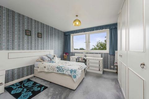 3 bedroom flat for sale, Ballards Lane, London N3