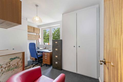 3 bedroom flat for sale, Ballards Lane, London N3