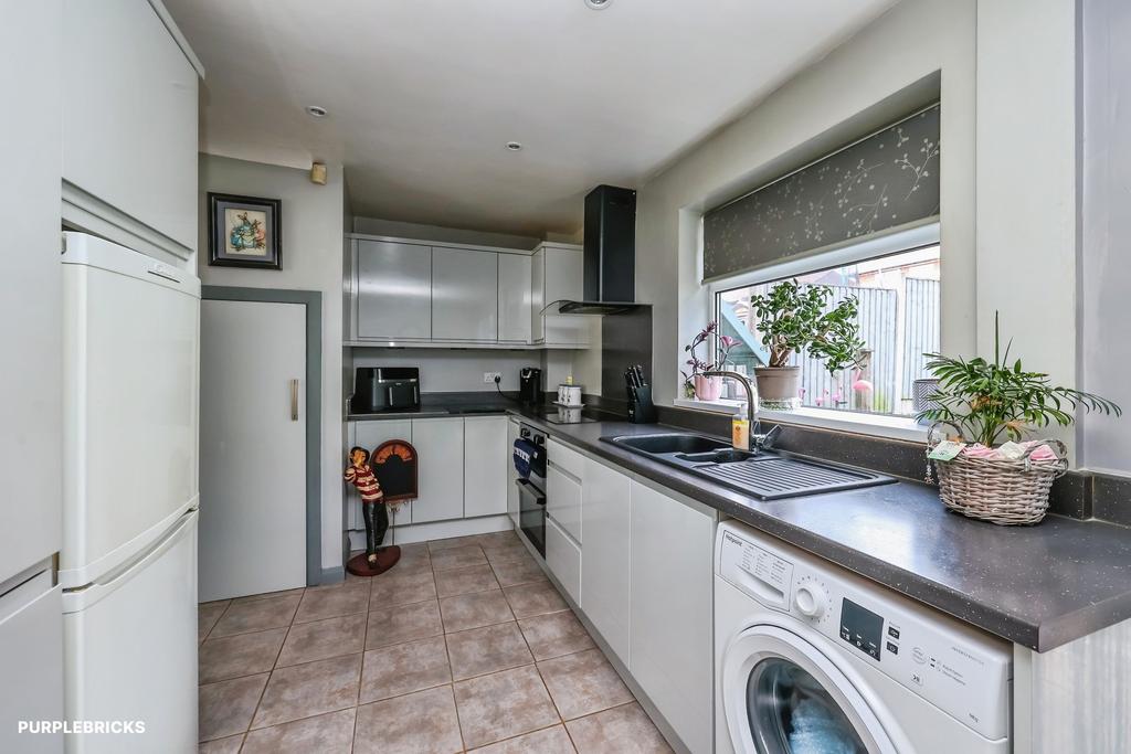 House in Nottingham, Nottinghamshire - More
