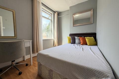 4 bedroom terraced house to rent, Pershore Road, Birmingham, B29