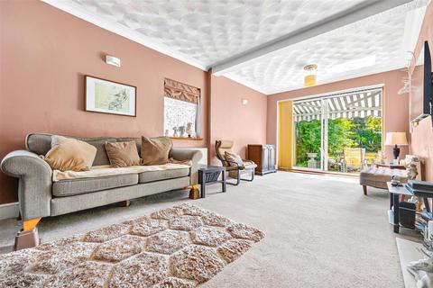 2 bedroom semi-detached bungalow for sale, Gyllyngdune Gardens, Ilford