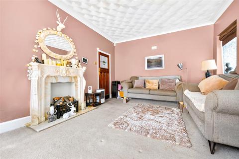 2 bedroom semi-detached bungalow for sale, Gyllyngdune Gardens, Ilford
