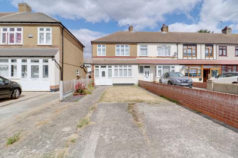 Syracuse Avenue, Rainham RM13