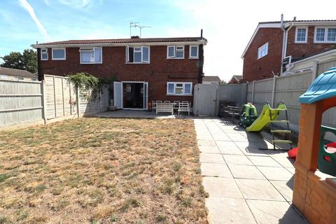 3 bedroom semi-detached house for sale, Sunnymede Close, Benfleet, SS7