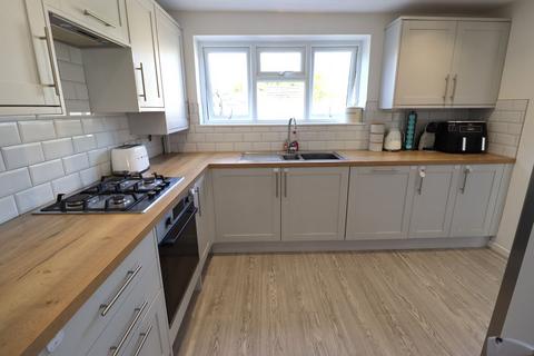 3 bedroom semi-detached house for sale, Sunnymede Close, Benfleet, SS7