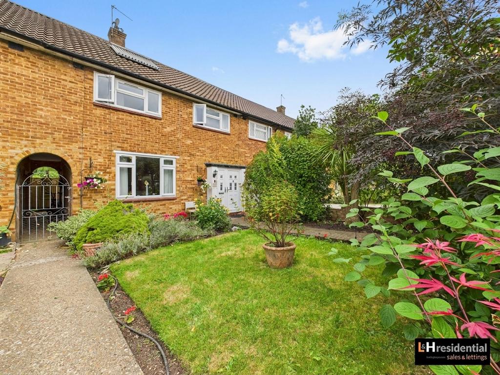 Detached house exterior, driveway, garden