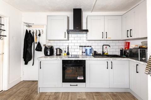 Studio to rent, Watlington St, Reading
