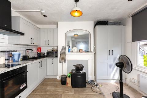 Studio to rent, Watlington St, Reading