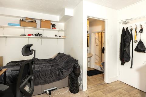 Studio to rent, Watlington St, Reading