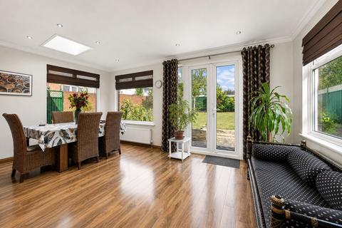 4 bedroom detached house for sale, Mallard Way, London