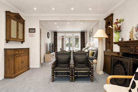4 bedroom detached house for sale, Mallard Way, London