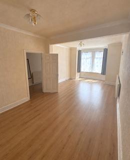 3 bedroom terraced house to rent, Kingston Road, Ilford, IG1
